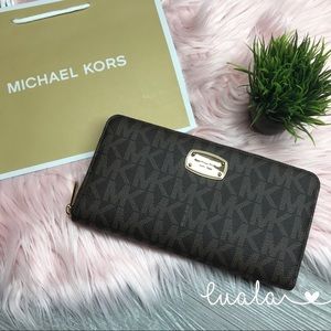 🆕 Michael Kors Wallet Travel Zip Around Brown XL